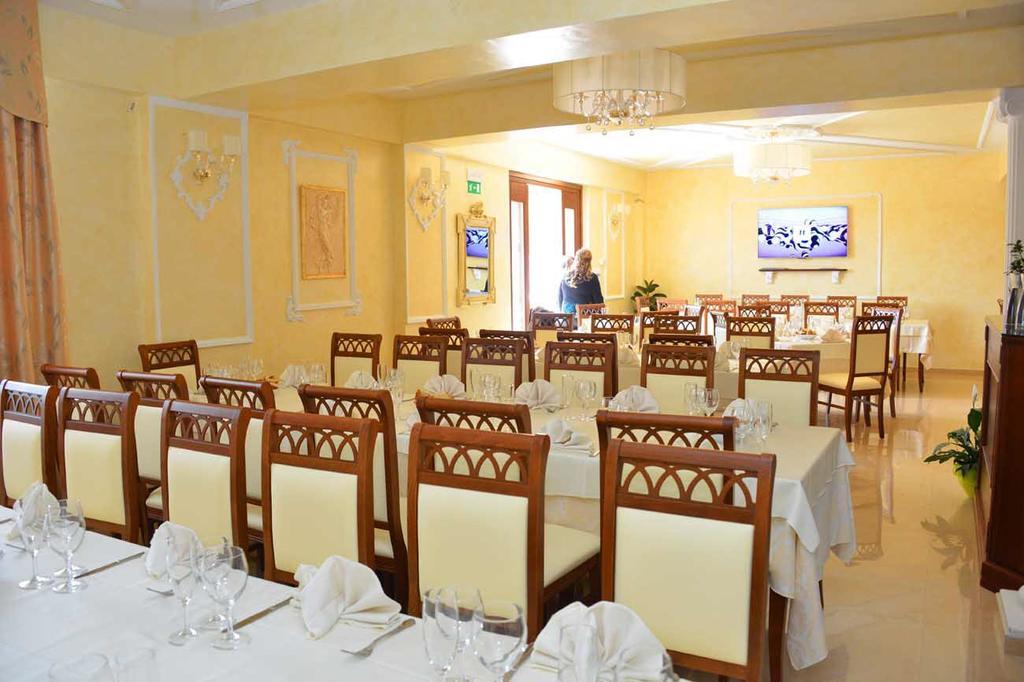 La Fortezza อาเรียโน อีร์ปิโน ภายนอก รูปภาพ